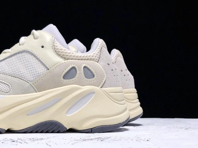 Yeezy Boost Adidas 700 Analog EG7596 1030